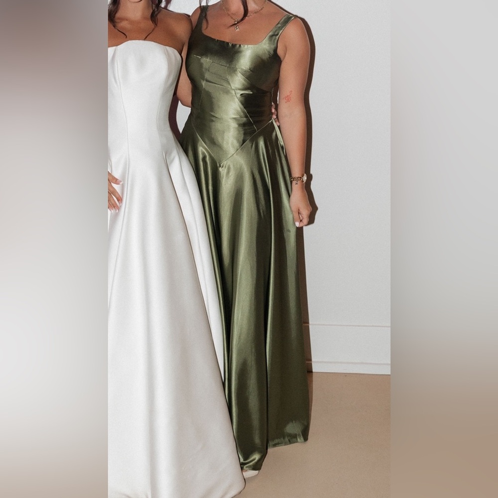 Elegant Green Satin Evening Gown